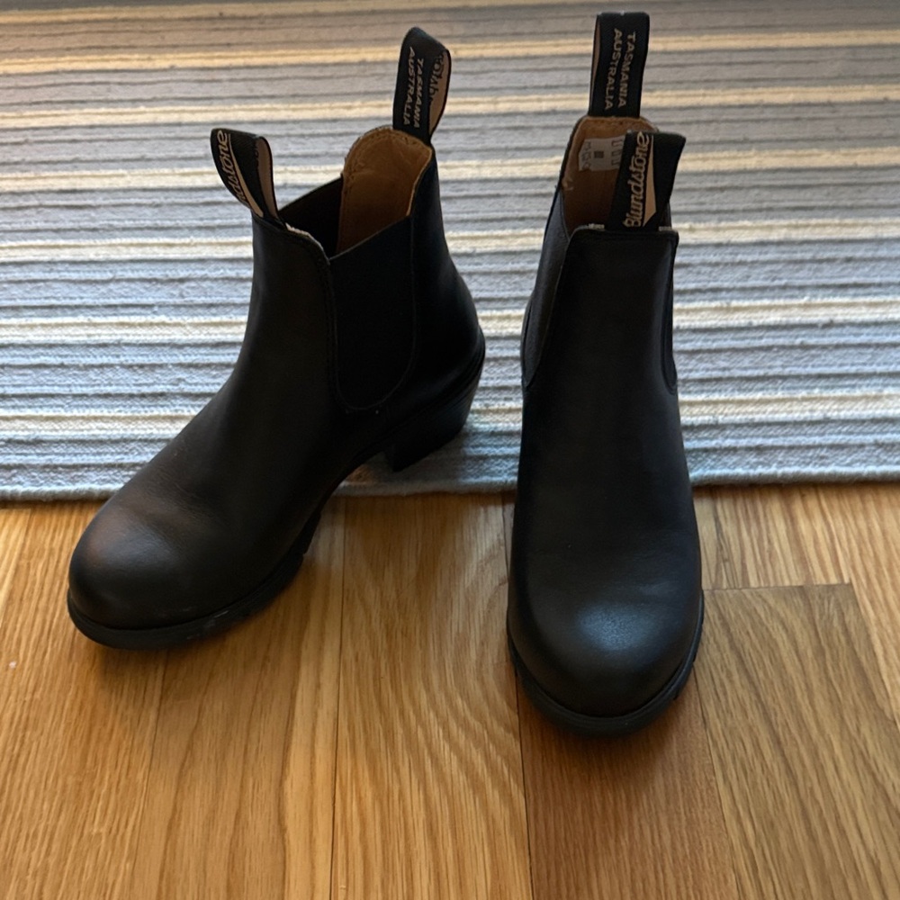 Blundstone Black Heeled Leather Boots Womens
